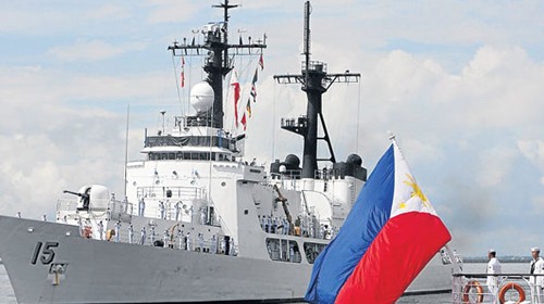 Tàu BRP Gregorio del Pilar – tàu chiến lớn nhất của Philippinese vừa được Mỹ bàn giao và đã quay trở về Philippinese, thả neo tại vịnh Manila ngày 24/8/2011. Chiếc tàu có khối lượng 3.500 tấn, dài 115 m này sẽ hoạt động tại căn cứ Carlito Cunanan, cách Reed Bank (Bãi Cỏ Rong) 260 km.